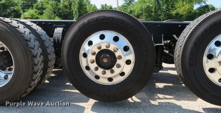 image for item DH1069 1996 Peterbilt 378  truck cab and chassis