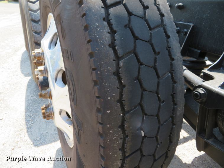 image for item DH1069 1996 Peterbilt 378  truck cab and chassis