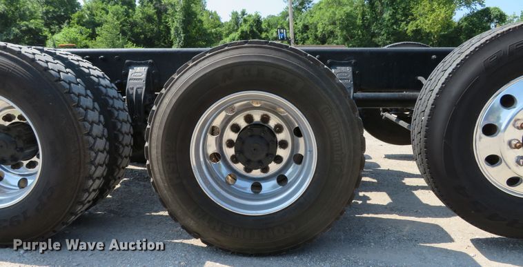 image for item DH1069 1996 Peterbilt 378  truck cab and chassis