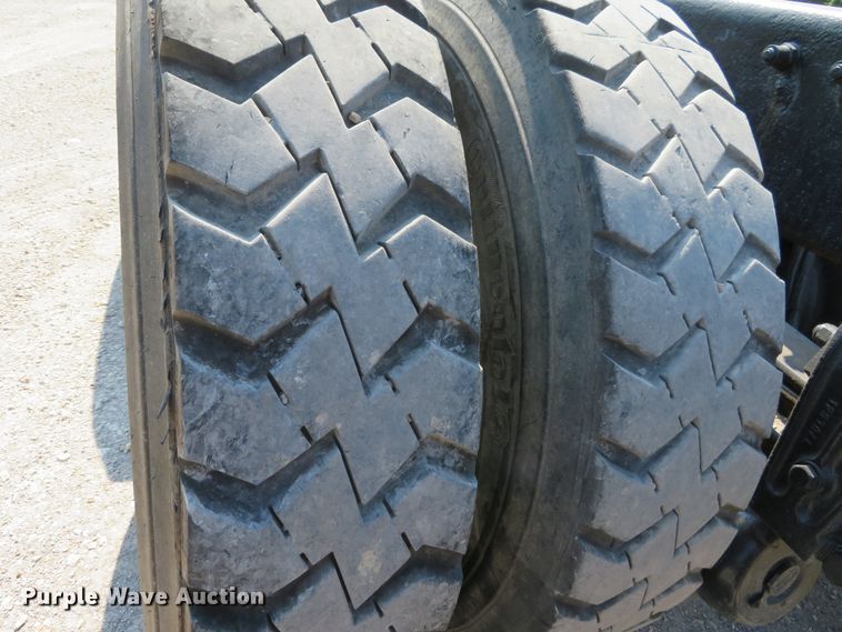 image for item DH1069 1996 Peterbilt 378  truck cab and chassis