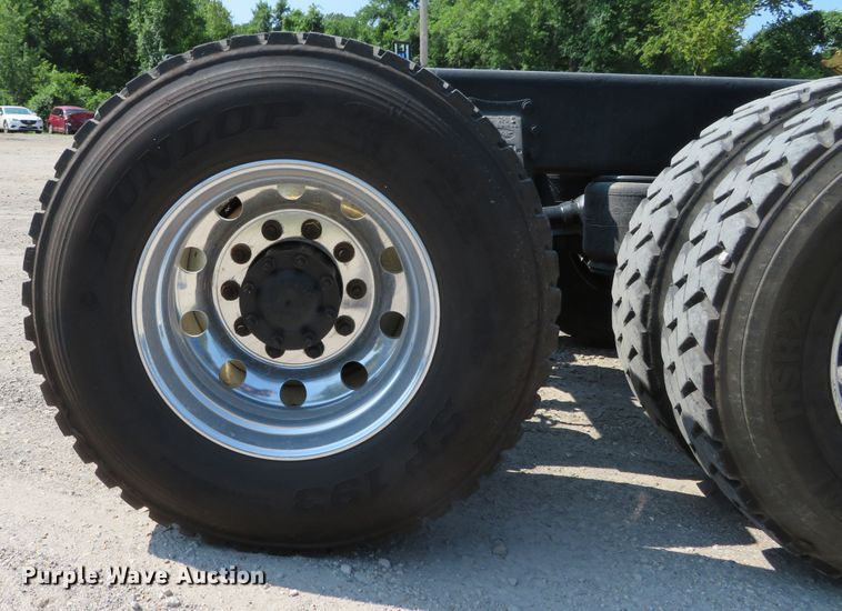 image for item DH1069 1996 Peterbilt 378  truck cab and chassis