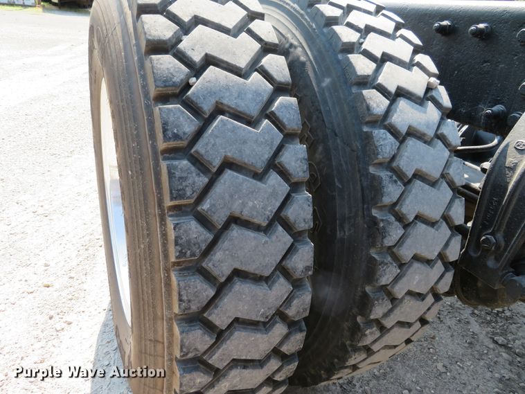 image for item DH1069 1996 Peterbilt 378  truck cab and chassis