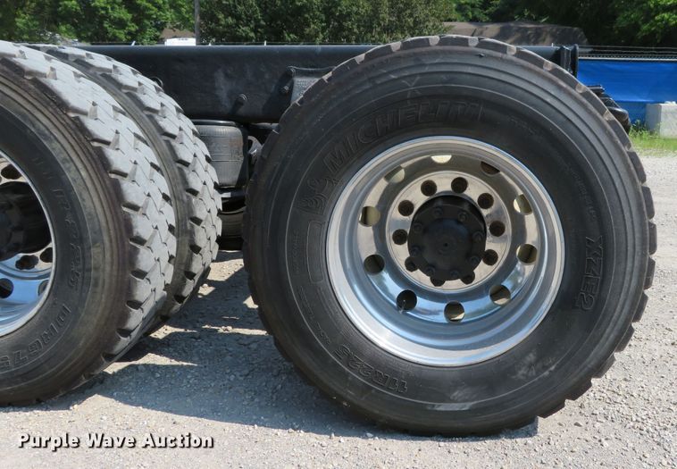 image for item DH1069 1996 Peterbilt 378  truck cab and chassis