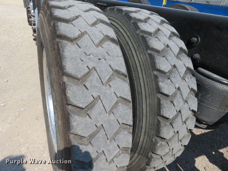 image for item DH1069 1996 Peterbilt 378  truck cab and chassis