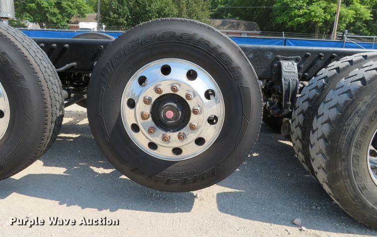 image for item DH1069 1996 Peterbilt 378  truck cab and chassis