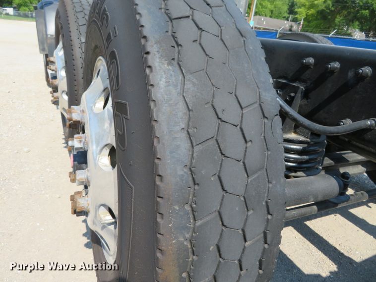 image for item DH1069 1996 Peterbilt 378  truck cab and chassis