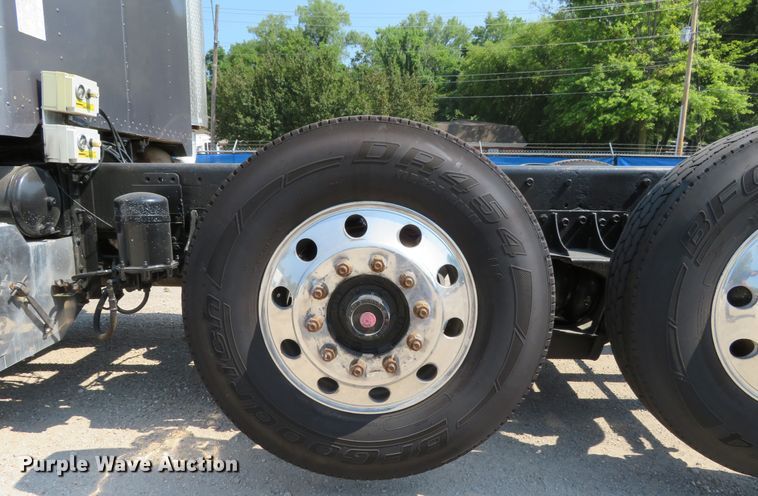 image for item DH1069 1996 Peterbilt 378  truck cab and chassis