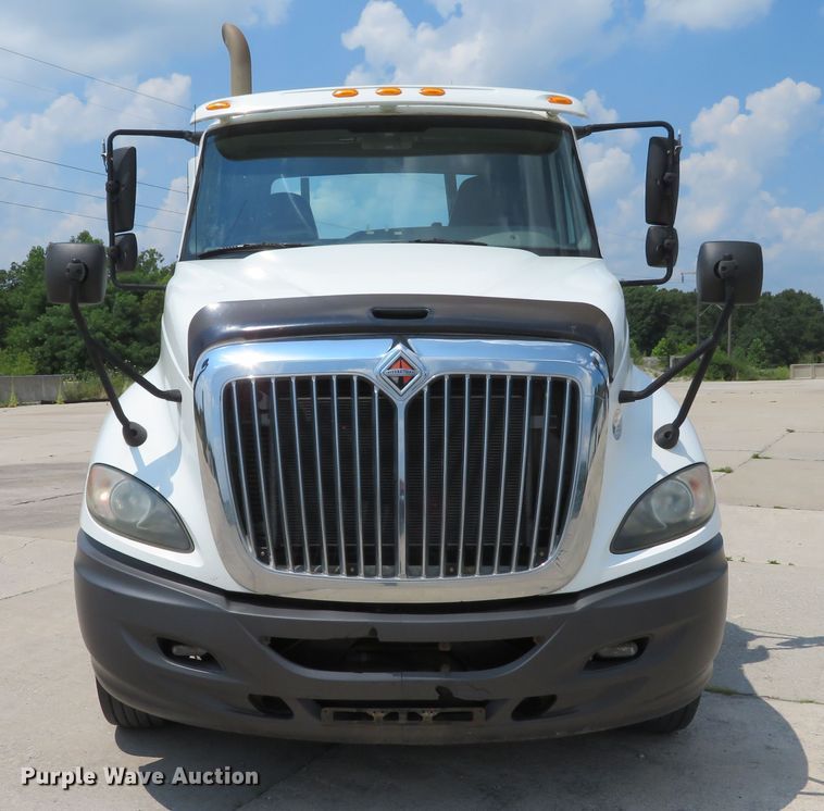 image for item DH1072 2011 International ProStar Plus  semi truck