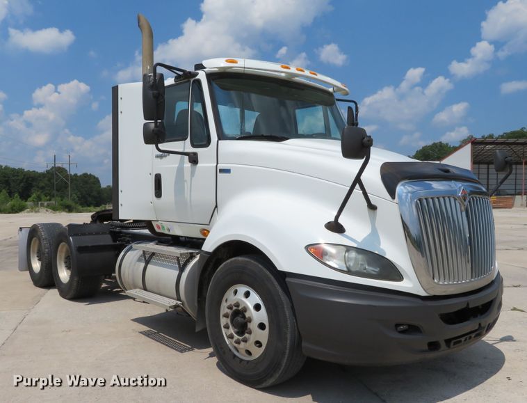 image for item DH1072 2011 International ProStar Plus  semi truck