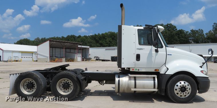 image for item DH1072 2011 International ProStar Plus  semi truck