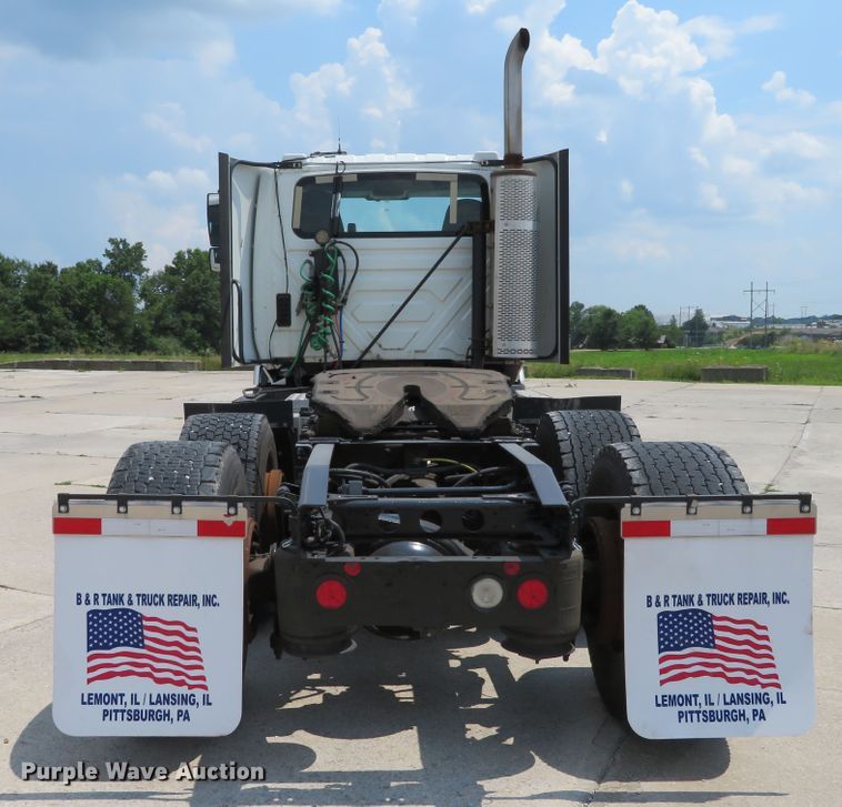 image for item DH1072 2011 International ProStar Plus  semi truck