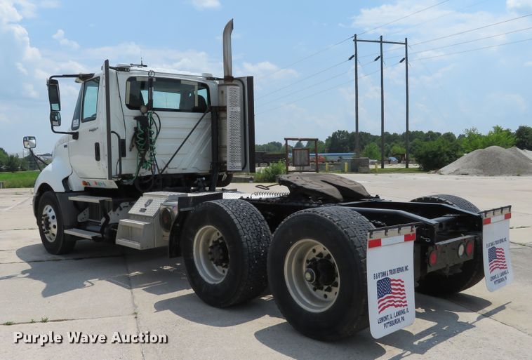 image for item DH1072 2011 International ProStar Plus  semi truck