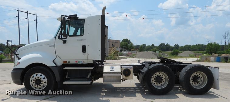 image for item DH1072 2011 International ProStar Plus  semi truck