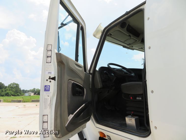 image for item DH1072 2011 International ProStar Plus  semi truck