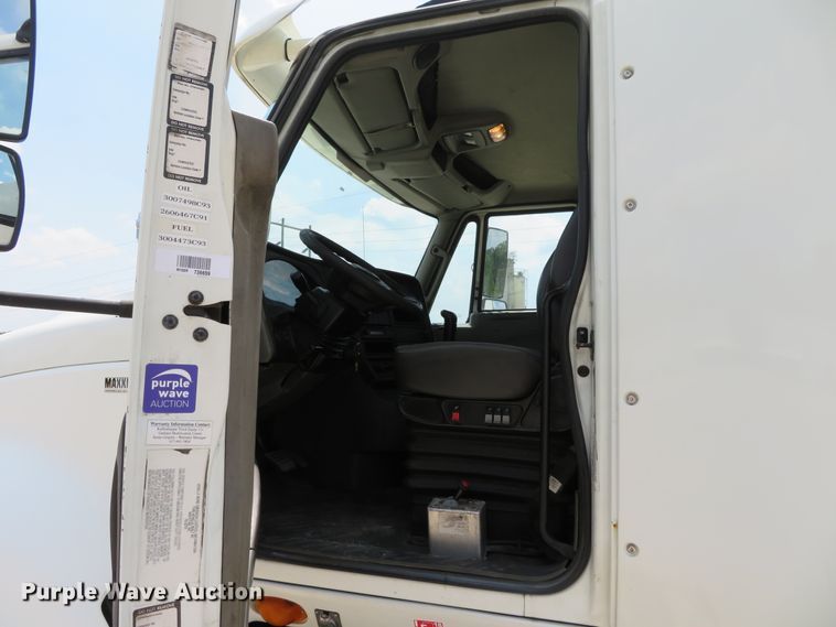 image for item DH1072 2011 International ProStar Plus  semi truck