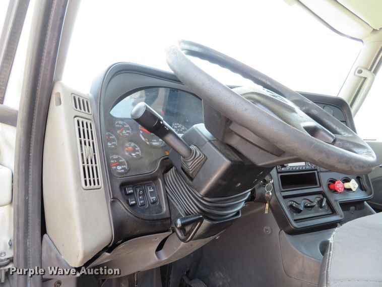 image for item DH1072 2011 International ProStar Plus  semi truck