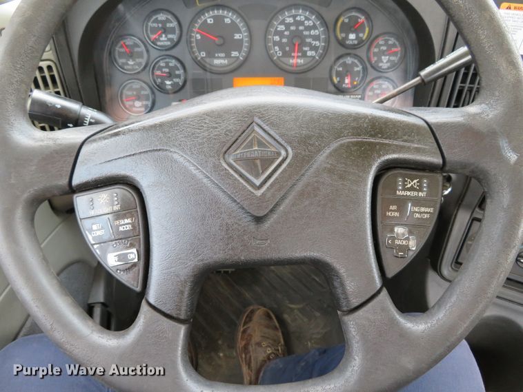 image for item DH1072 2011 International ProStar Plus  semi truck