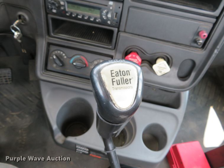 image for item DH1072 2011 International ProStar Plus  semi truck