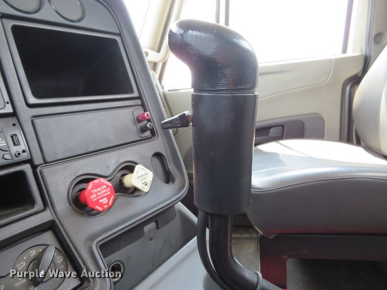 image for item DH1072 2011 International ProStar Plus  semi truck