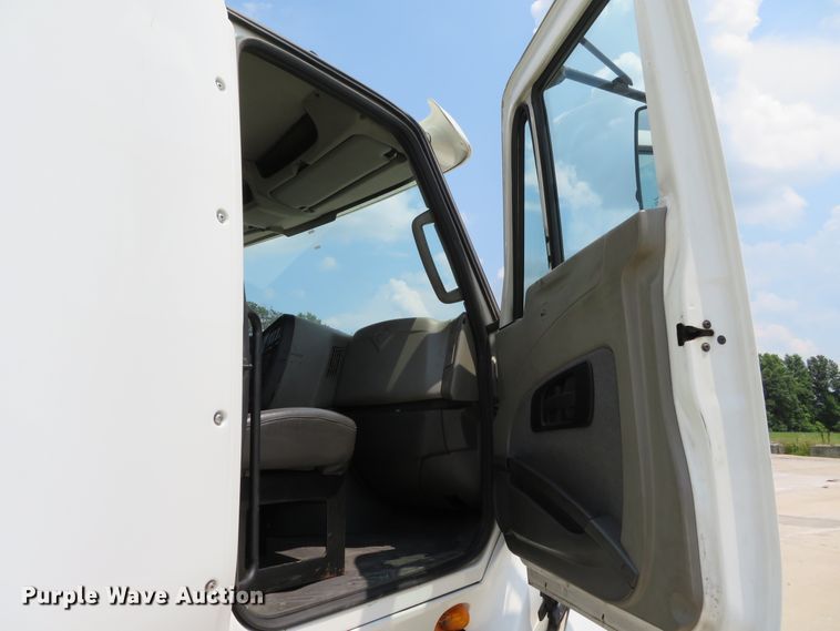 image for item DH1072 2011 International ProStar Plus  semi truck