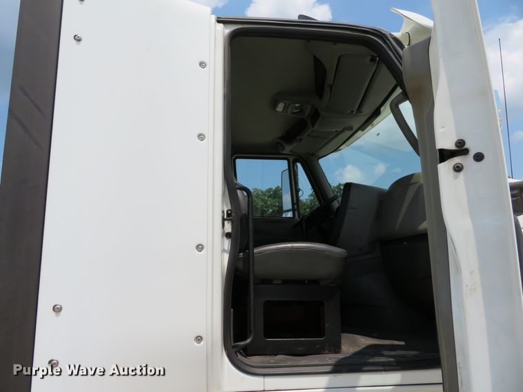 image for item DH1072 2011 International ProStar Plus  semi truck