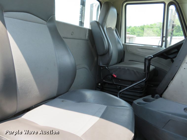 image for item DH1072 2011 International ProStar Plus  semi truck