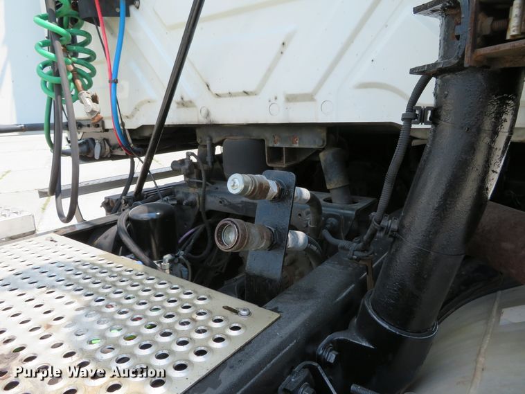 image for item DH1072 2011 International ProStar Plus  semi truck