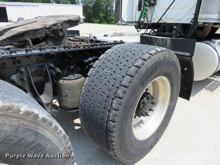 image for item DH1072 2011 International ProStar Plus  semi truck