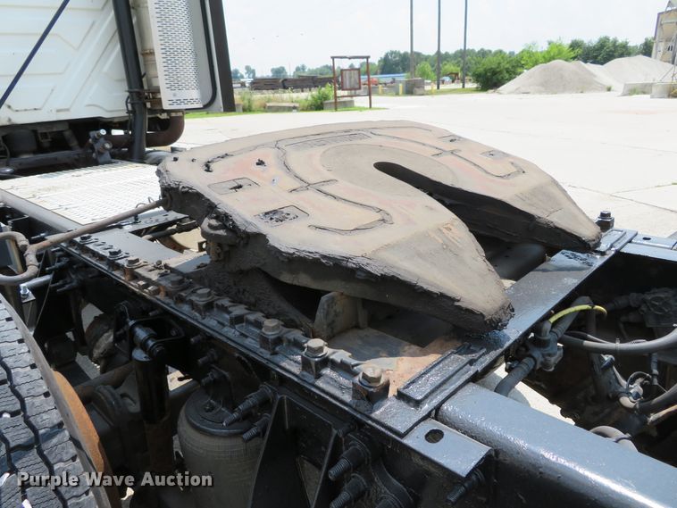 image for item DH1072 2011 International ProStar Plus  semi truck