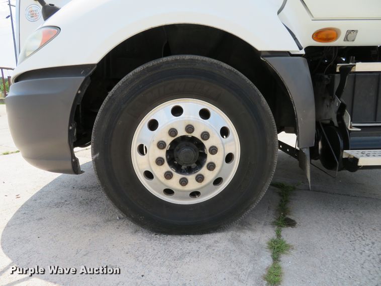 image for item DH1072 2011 International ProStar Plus  semi truck