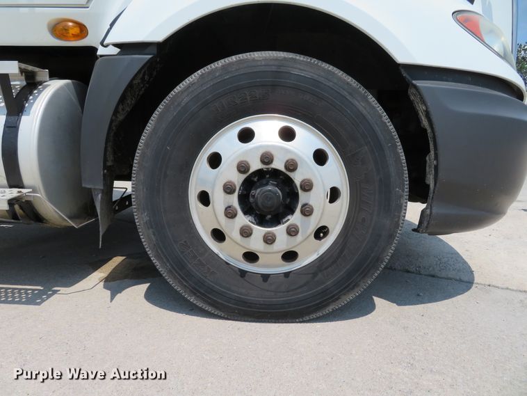 image for item DH1072 2011 International ProStar Plus  semi truck