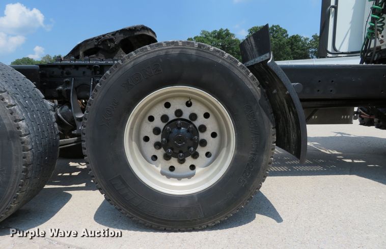 image for item DH1072 2011 International ProStar Plus  semi truck