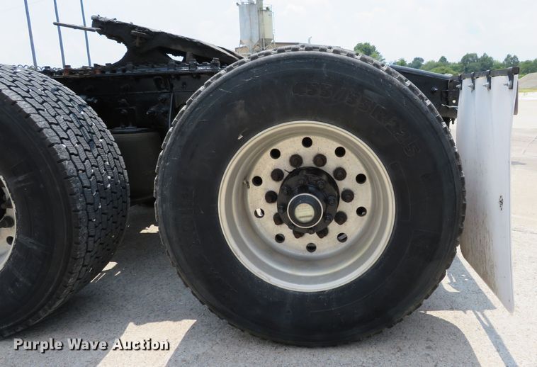 image for item DH1072 2011 International ProStar Plus  semi truck