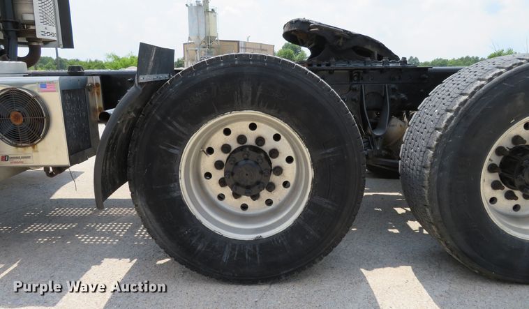 image for item DH1072 2011 International ProStar Plus  semi truck