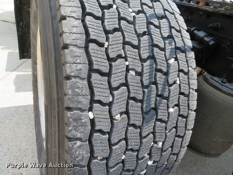 image for item DH1072 2011 International ProStar Plus  semi truck