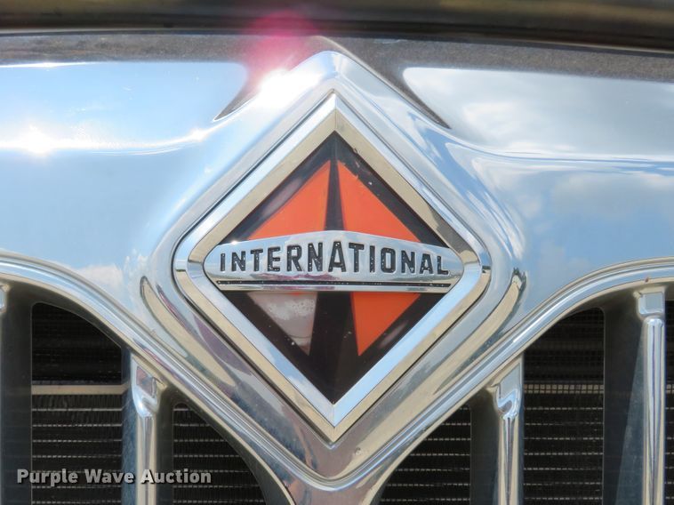 image for item DH1072 2011 International ProStar Plus  semi truck