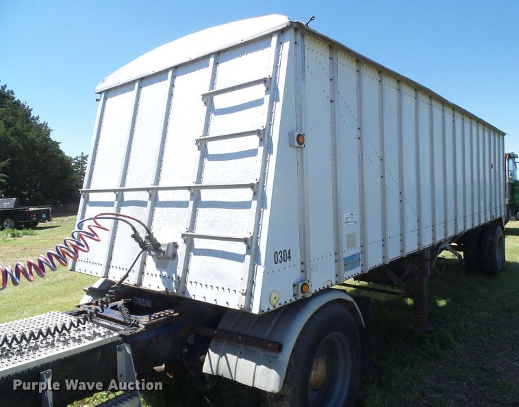 image for item DH4980 1986 Merritt B82-1142-002 single hopper bottom grain trailer