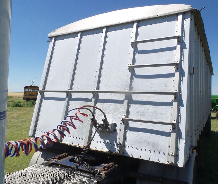 image for item DH4980 1986 Merritt B82-1142-002 single hopper bottom grain trailer