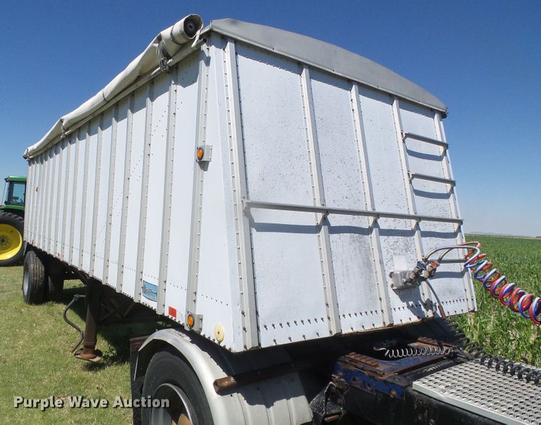 image for item DH4980 1986 Merritt B82-1142-002 single hopper bottom grain trailer