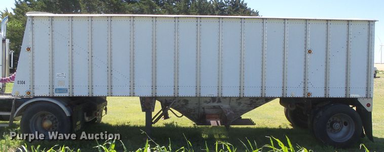 image for item DH4980 1986 Merritt B82-1142-002 single hopper bottom grain trailer