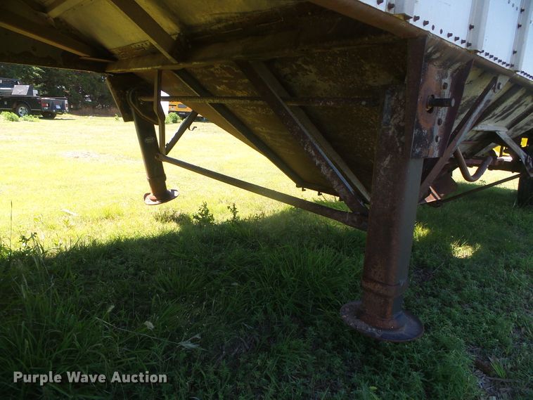 image for item DH4980 1986 Merritt B82-1142-002 single hopper bottom grain trailer