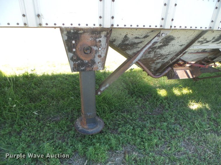 image for item DH4980 1986 Merritt B82-1142-002 single hopper bottom grain trailer
