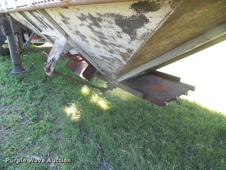 image for item DH4980 1986 Merritt B82-1142-002 single hopper bottom grain trailer