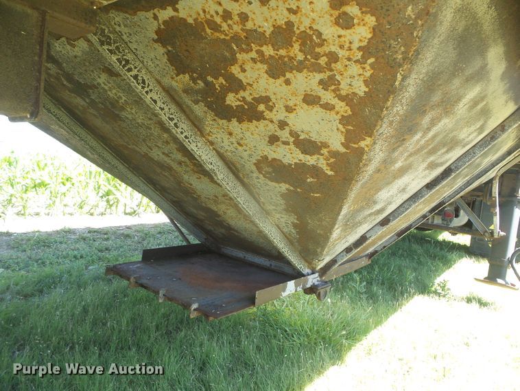 image for item DH4980 1986 Merritt B82-1142-002 single hopper bottom grain trailer