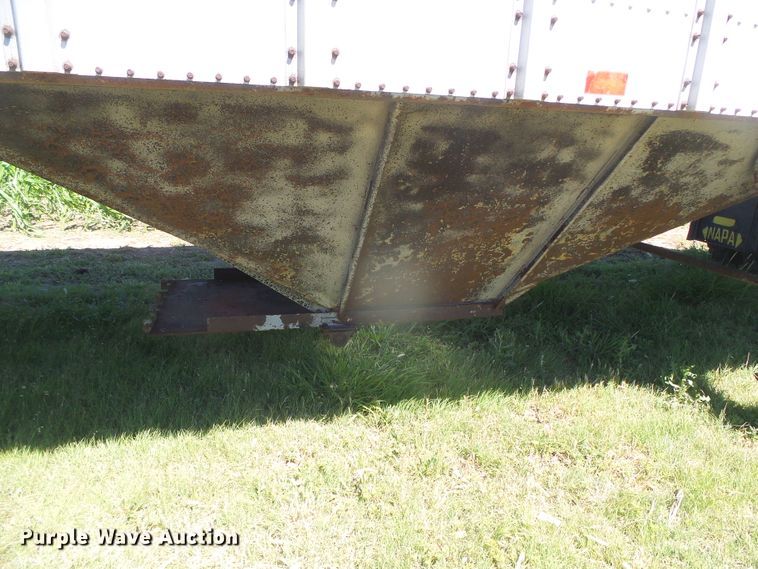 image for item DH4980 1986 Merritt B82-1142-002 single hopper bottom grain trailer