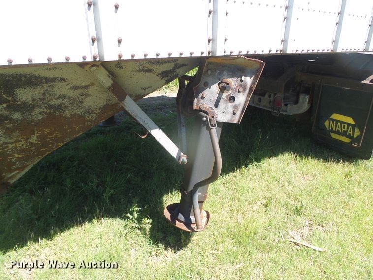 image for item DH4980 1986 Merritt B82-1142-002 single hopper bottom grain trailer