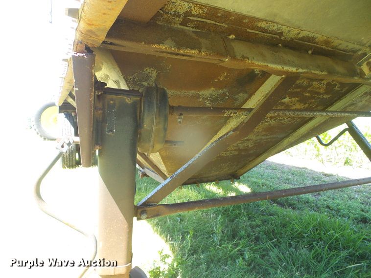 image for item DH4980 1986 Merritt B82-1142-002 single hopper bottom grain trailer