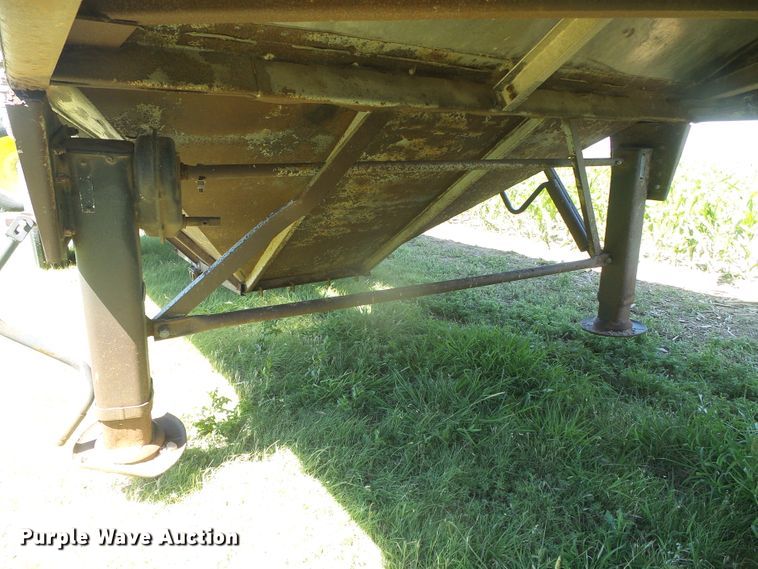 image for item DH4980 1986 Merritt B82-1142-002 single hopper bottom grain trailer