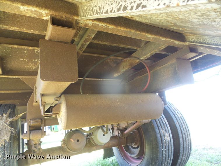 image for item DH4980 1986 Merritt B82-1142-002 single hopper bottom grain trailer