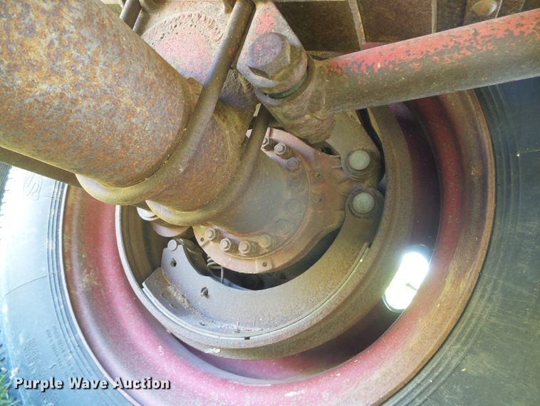 image for item DH4980 1986 Merritt B82-1142-002 single hopper bottom grain trailer